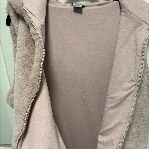 Gaiam faux fur vest. Size XL. EUC! - Picture 6 of 9
